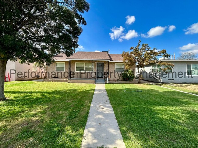 Foto del edificio - Cute 3 Bed/1 Bath SW Bakersfield Home with...