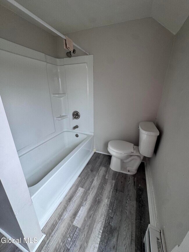 Foto del edificio - 10 Grace St