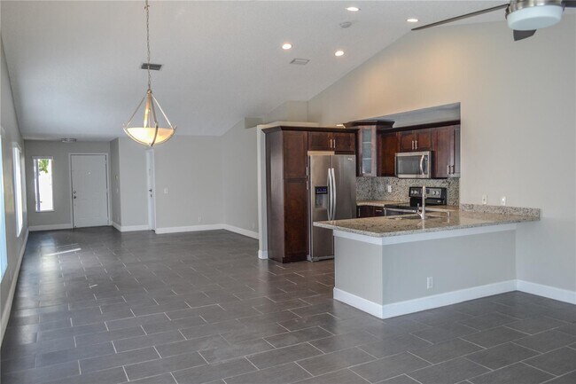Building Photo - 802 San Remo Dr