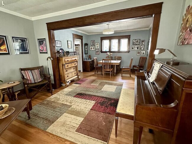 Living/dining - 1710 Helena St