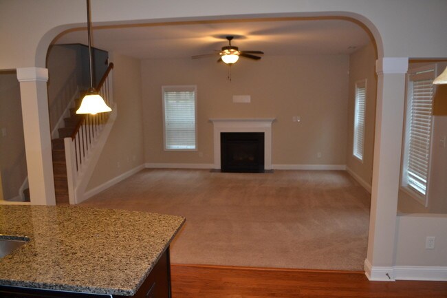 Building Photo - 105 Bright Ct