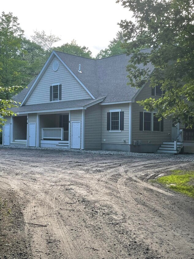 562 New Hampshire Rte 103 Unit E, Sunapee, NH 03782 Room for Rent in