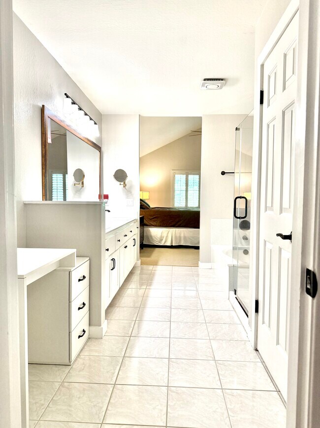 Foto del edificio - 3666 Silver Oak Pl