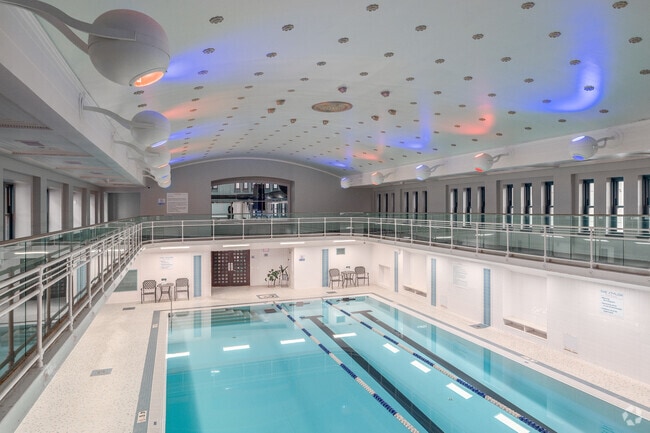 Piscina y pista - The Athlon