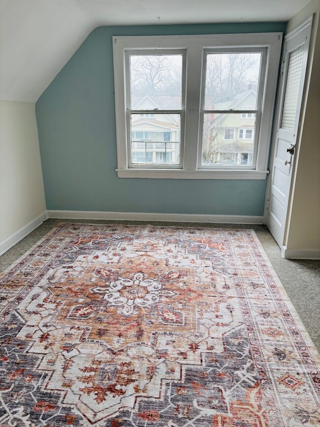 Building Photo - 2679 Hampshire Rd