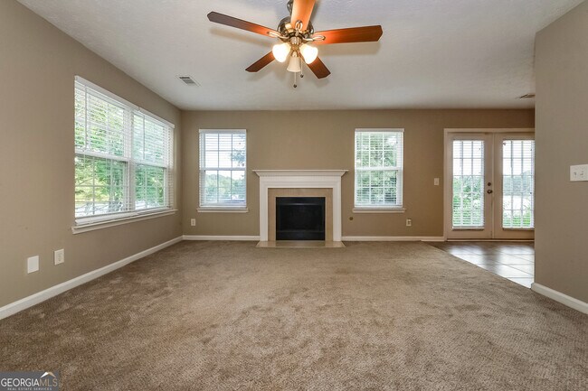 Building Photo - 815 Lakeside Cir