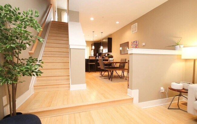 Photo - Gorgeous 3-Bed/2.5-Bath Townhome in South ...