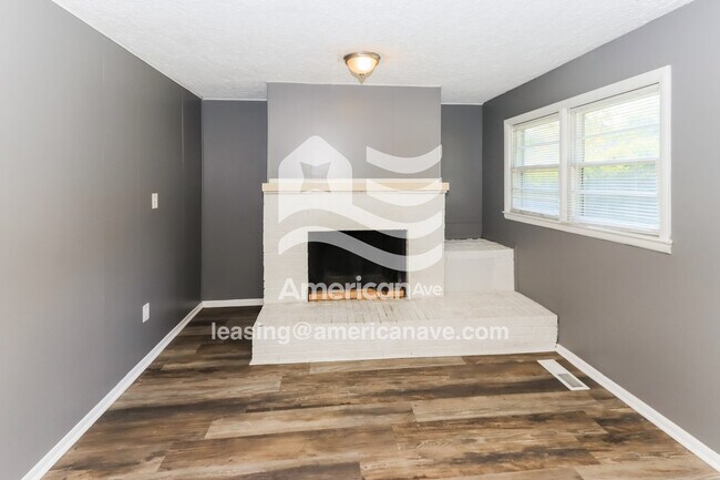 Building Photo - 4012 Lindwood Dr