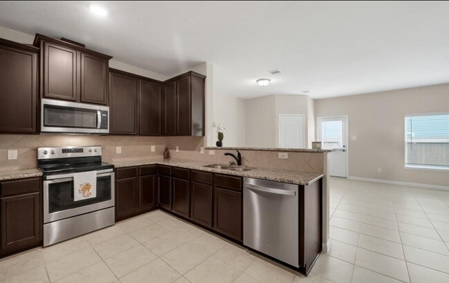 Kitchen - 405 Hollow Brook Ln