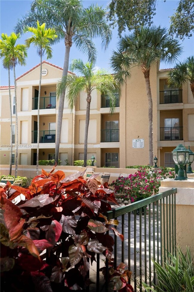 Building Photo - 875 Riverside Dr