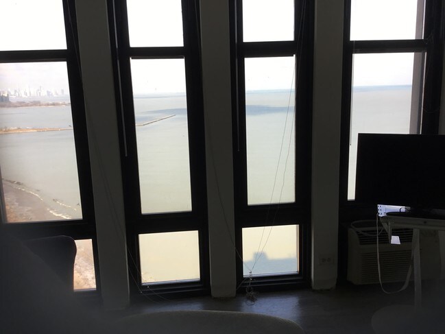 Foto del edificio - 6700 S South Shore Dr