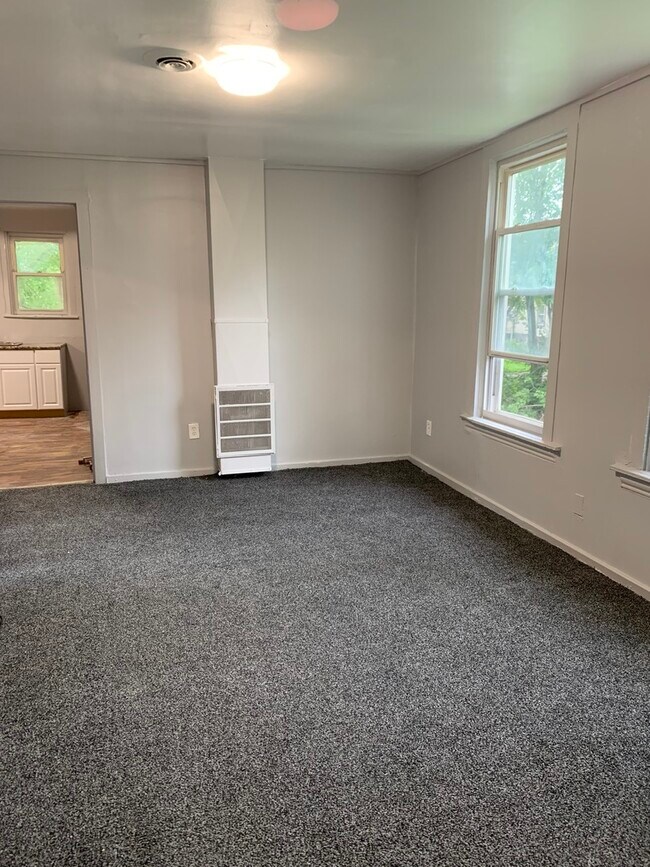 Building Photo - 220 W 110th St