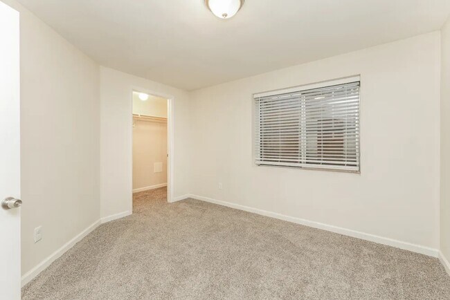 Foto del edificio - 3421 Birnamwood Dr