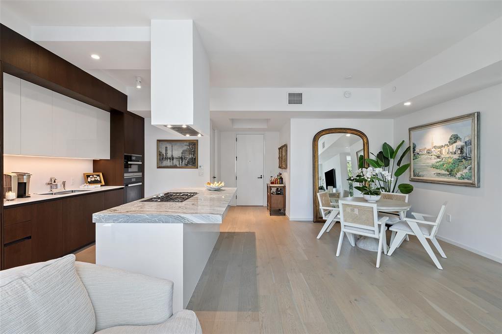 Foto principal - 1211 W Riverside Dr