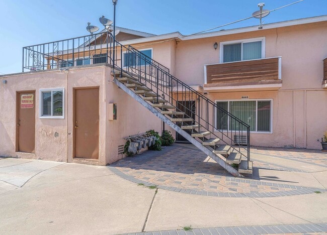 Building Photo - 8665 Trask Ave