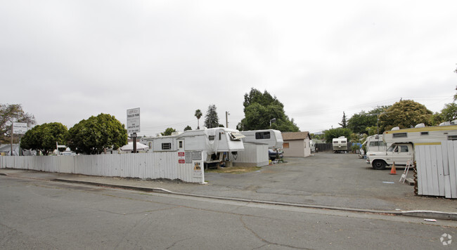 Building Photo - Sunset Trailer Park