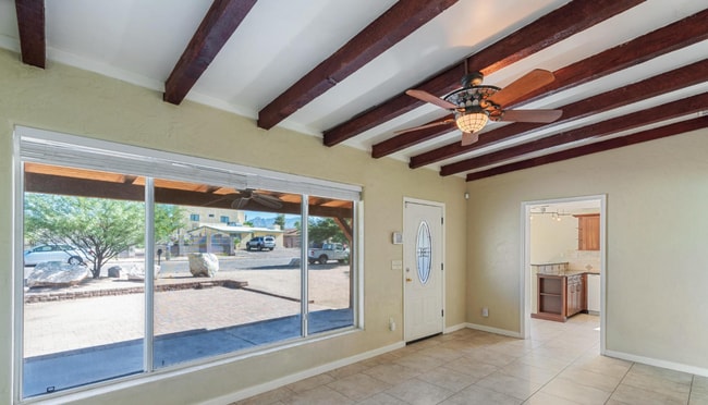 Building Photo - 410 E Waverly St