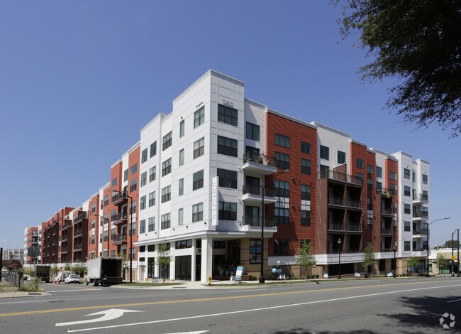 Building Photo - The Carson