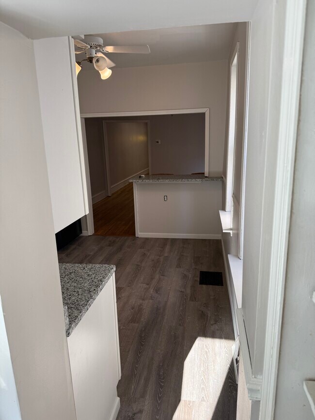 Building Photo - 5536 Ridge Ave