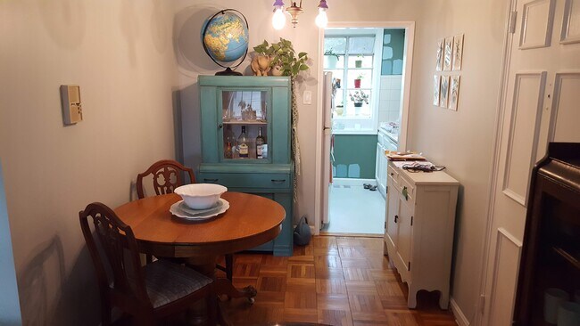 Dining room - 250 N Thomas St