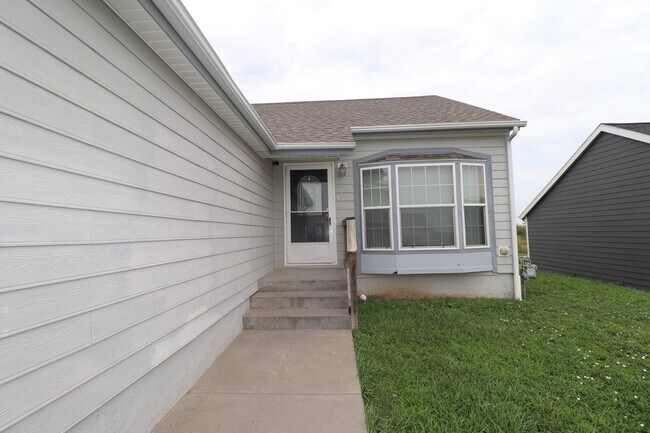 Building Photo - Spacious Home for rent!