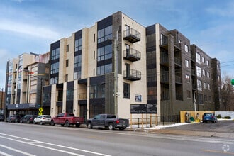 Building Photo - 503 E Pershing Rd