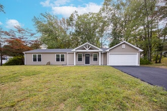 Building Photo - 237 Elmwood Cir