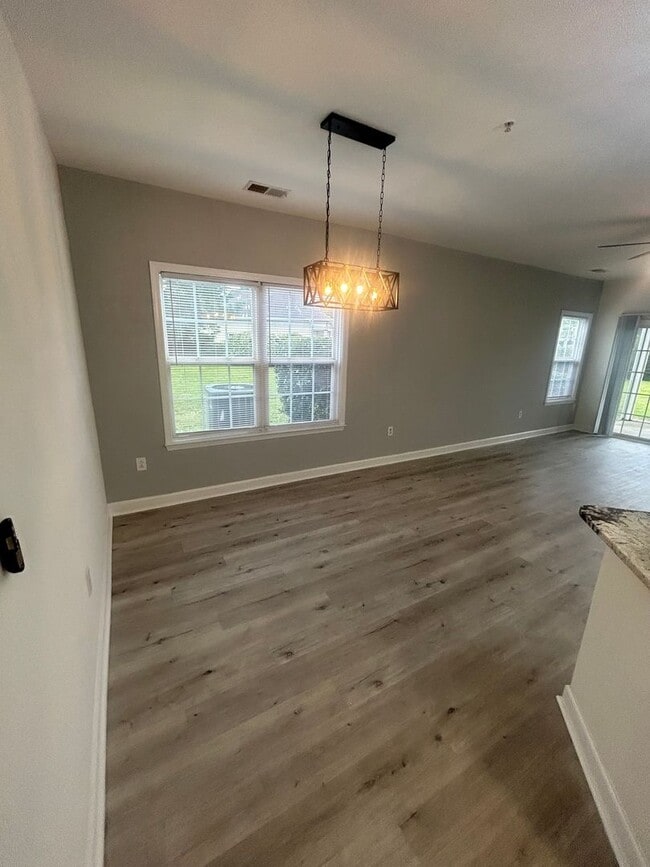 Building Photo - 129 Ashley Park Dr
