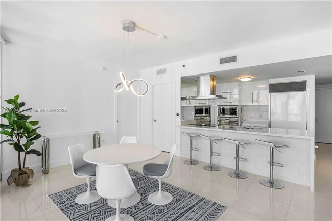 Building Photo - 495 Brickell Ave