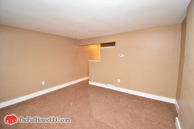 Building Photo - 1204 Maple St Ext