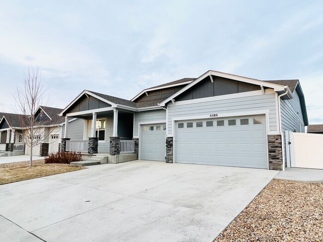 Foto del edificio - 5 Bedroom/4 Bathroom Ranch Style Home Loca...