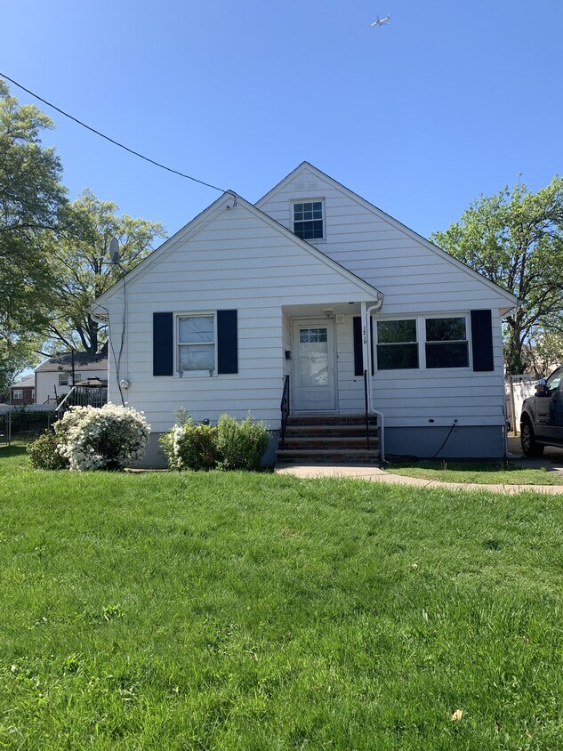 Foto principal - 1219 E Blancke St