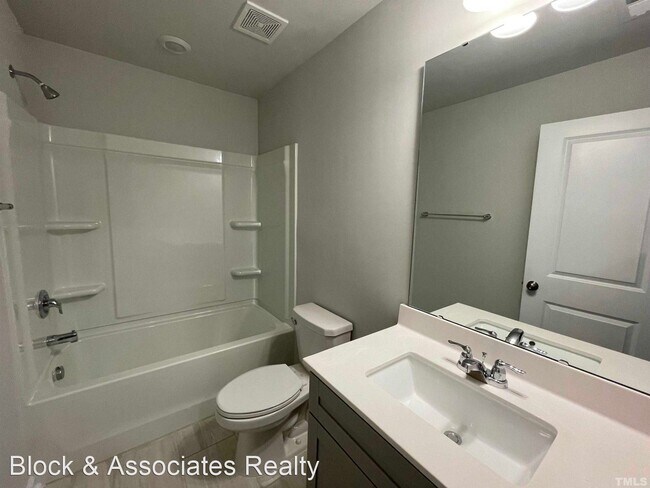 Building Photo - 4 br, 3.5 bath House - 1007 Belloak Way