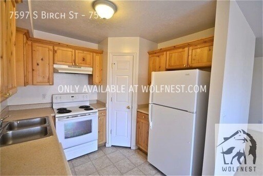 Building Photo - Cozy 3 Bedroom Midvale Townhome! No Deposi...