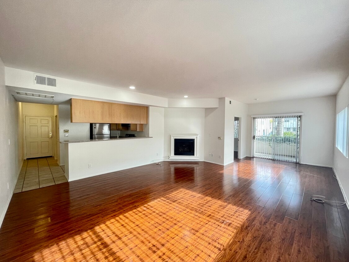 Primary Photo - 111 S Croft Ave