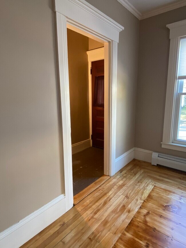 Front Entry - 81 Appleton St