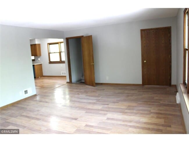 Building Photo - 747 Tuscarora Ave W