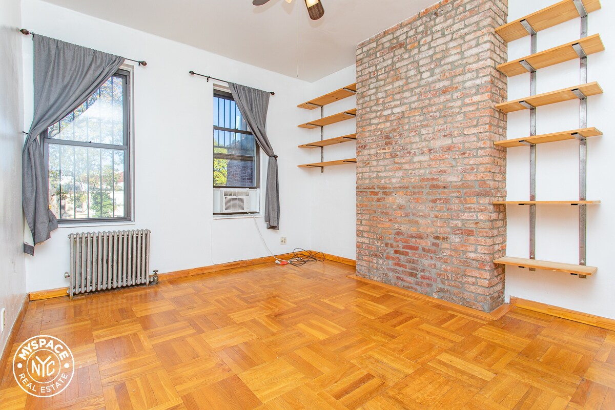 Primary Photo - 689 St Johns Pl