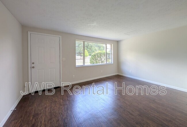 Foto del edificio - 5742 Newberg Ln
