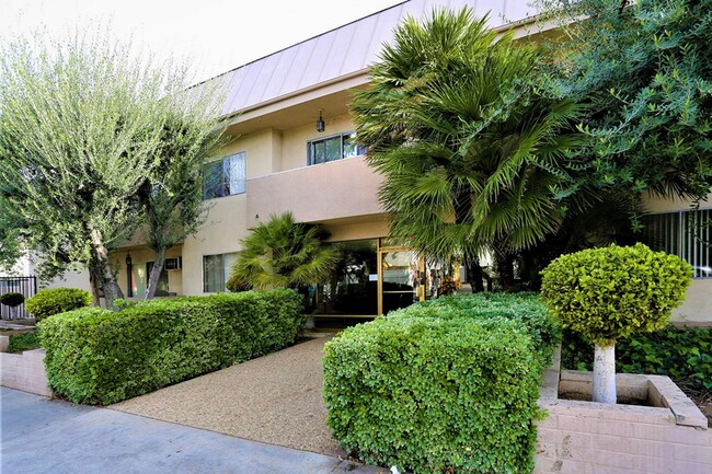 Foto del edificio - Encino Hillcrest Apartments