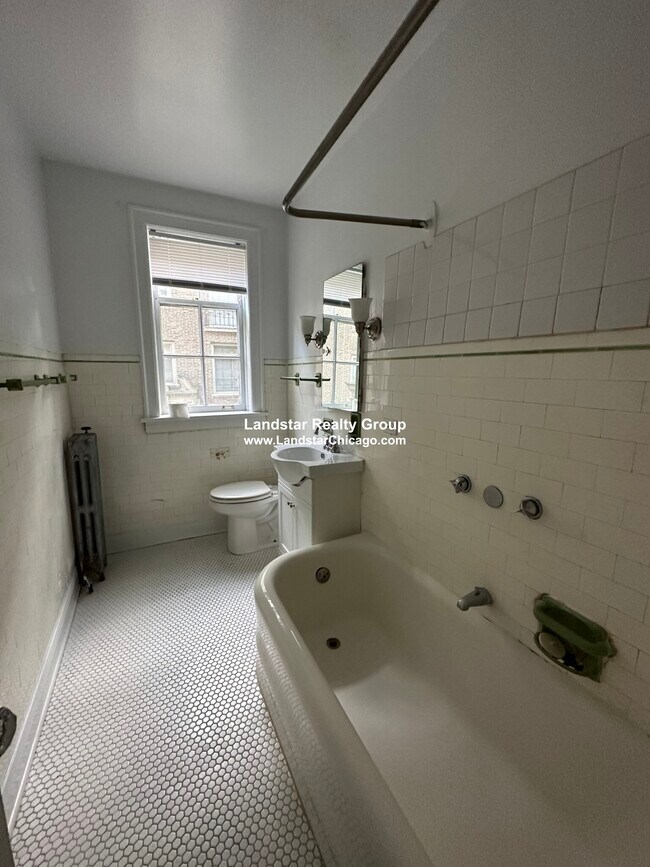 Building Photo - 913 Elmwood Ave