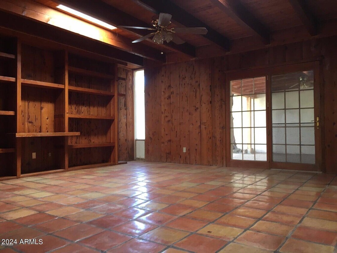 Building Photo - 224 Laguna Dr W