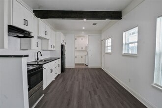 Building Photo - 531 N Estelle St