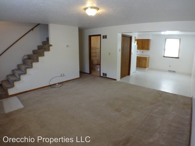 Building Photo - 120 Karen Way