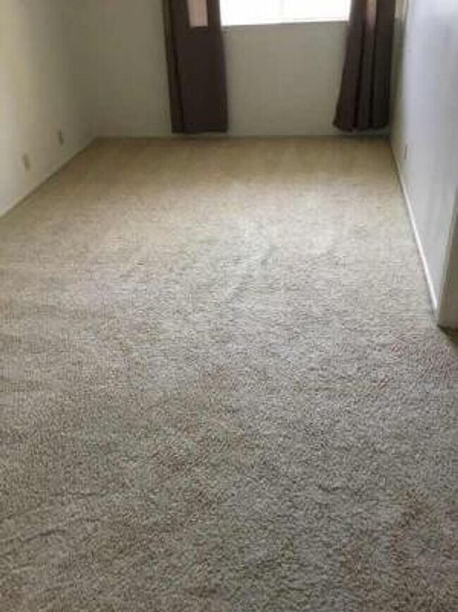 Foto del edificio - Great 3 bedroom 2 bath home with huge yard...