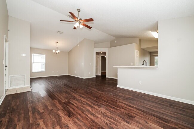 Foto del edificio - 6713 Summer Cove Dr