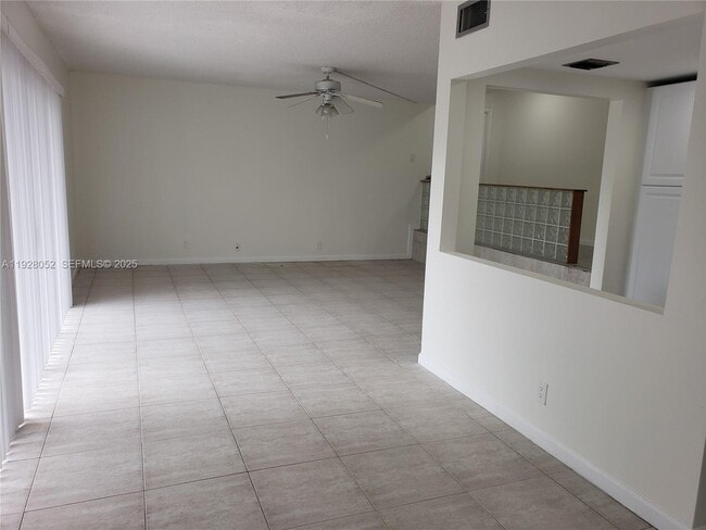 Foto del edificio - 4850 SW 63rd Terrace