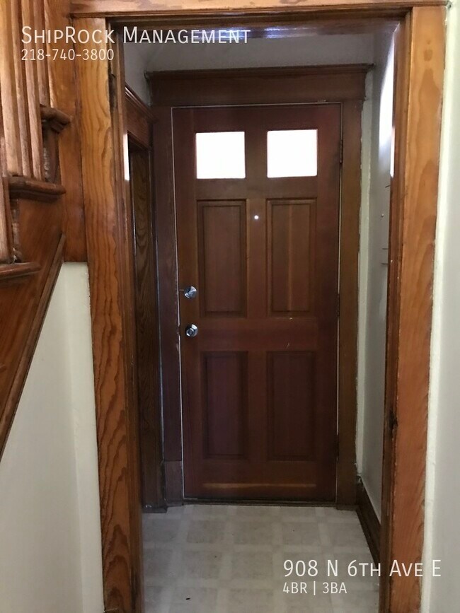 Foto del edificio - 908 North 6th Ave E