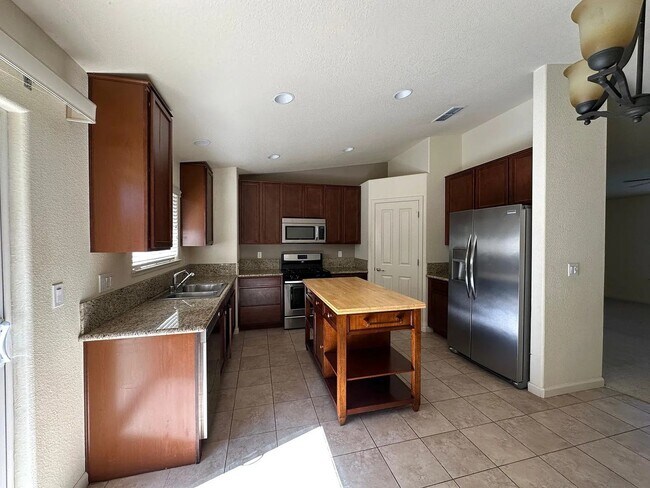 Foto del edificio - A beautiful property available May 1st