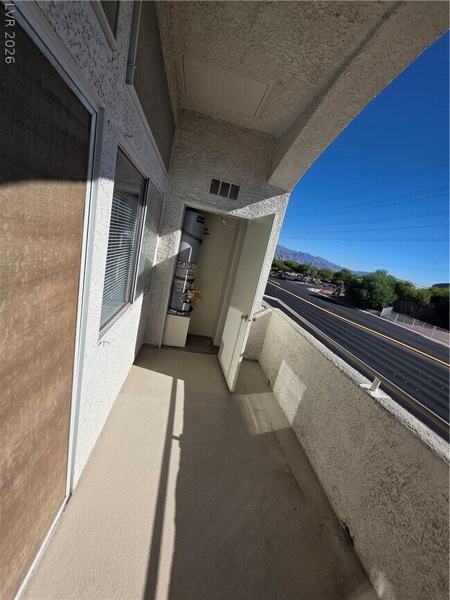 Building Photo - 3125 N Buffalo Dr